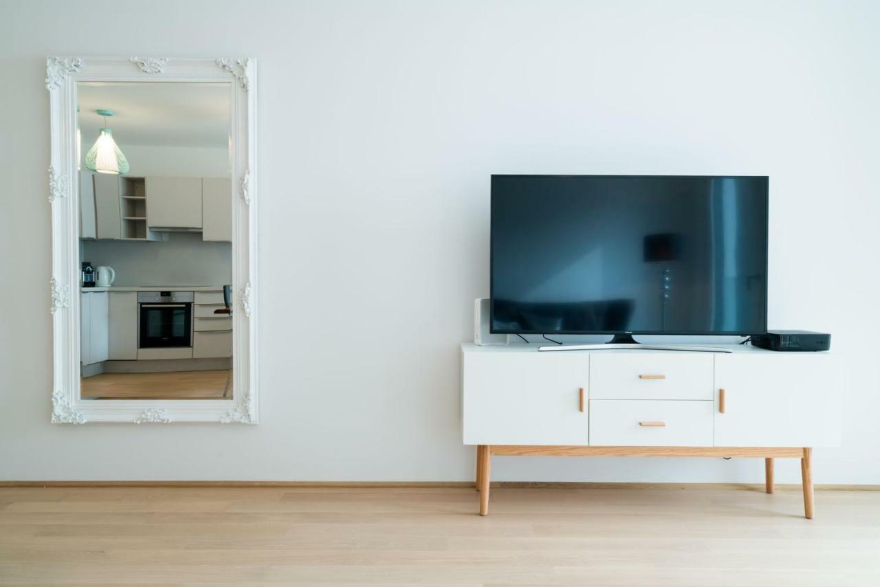Apartment | Spacious Serviced In Directly At The U4 *